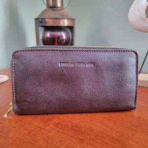 Portland Leather Goods Accordion Zip Brown Pebbled Leather Wallet